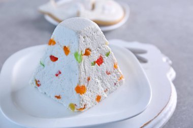 Geleneksel lor Paskalya kek 