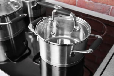 Yemek kursları için mutfak eşyaları