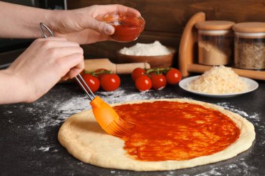 Kadın Şef sos Yayilim 