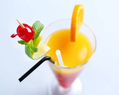  Tekila Gündoğumu kokteyli 