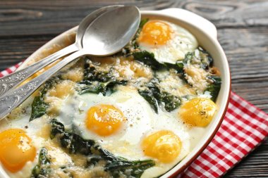 Yumurta Floransalı ile pişirme çanağı