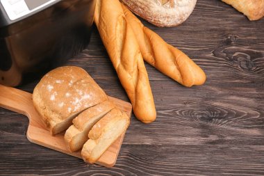 Somun ekmek makinesinde pişmiş 