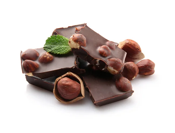 Kawałki czekolady z orzechami — Zdjęcie stockowe
