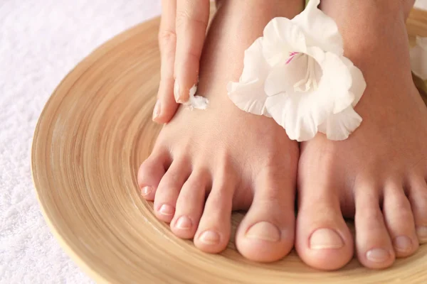 Kobiece stopy o procedurze spa — Zdjęcie stockowe