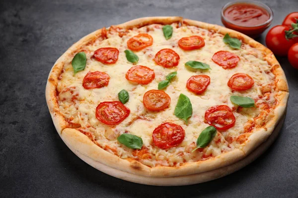 Heerlijke verse pizza — Stockfoto