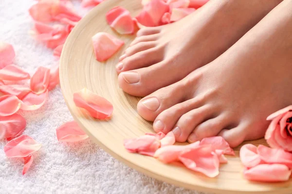 Vrouwelijke voeten bij spa procedure — Stockfoto