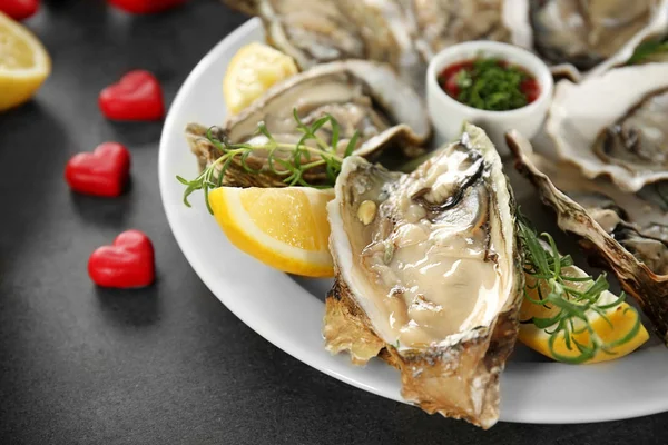 Tasty fresh oysters with sliced lemon — Stock Photo, Image