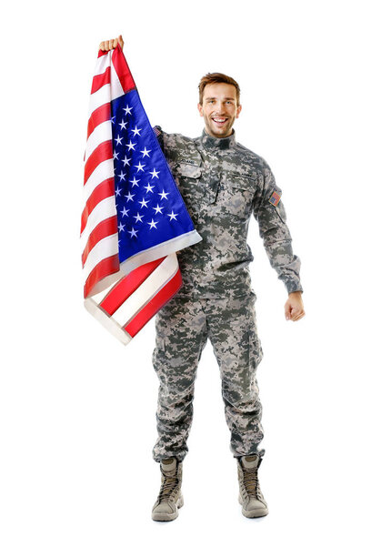 солдат с американским флагом
