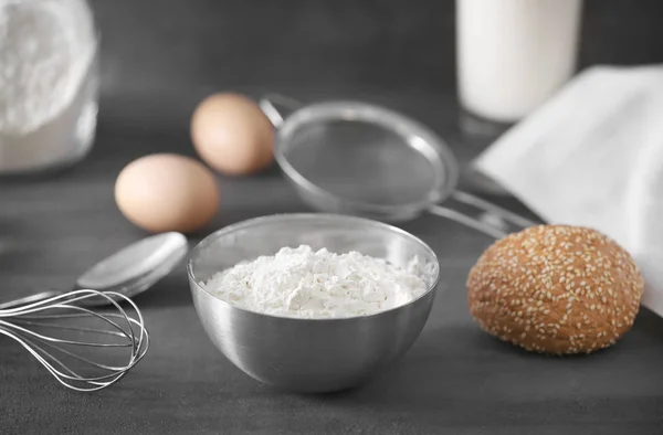 Mjölet och degen ingredienser — Stockfoto