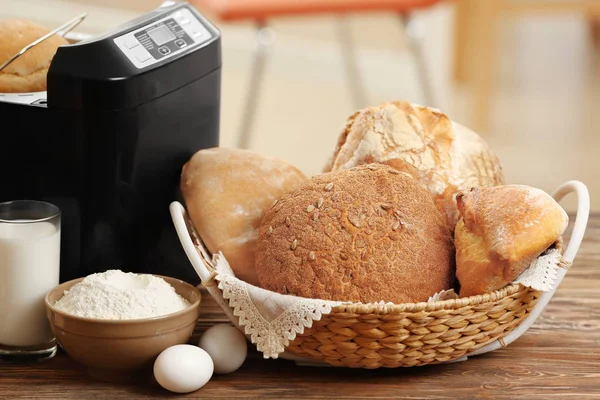 Roti segar dan mesin roti — Stok Foto