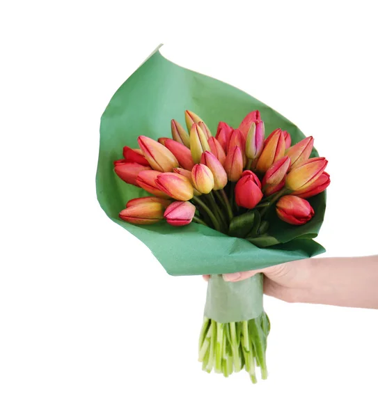 Ręka trzyma bukiet świeżych tulipany — Zdjęcie stockowe