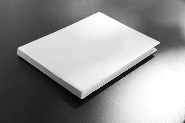 Capa em branco de livro fechado — Fotografia de Stock