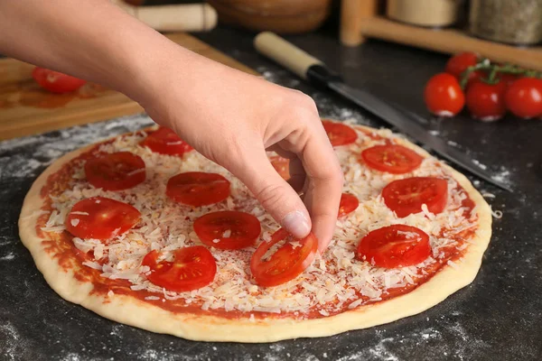Female chef adding sliced tomatoes — Stock Photo, Image