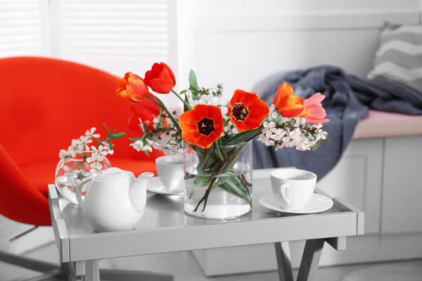 Vase with beautiful flowers and tea — Stock Photo, Image