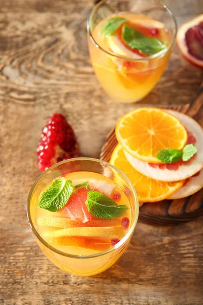 Zwei Gläser frischer Cocktail — Stockfoto