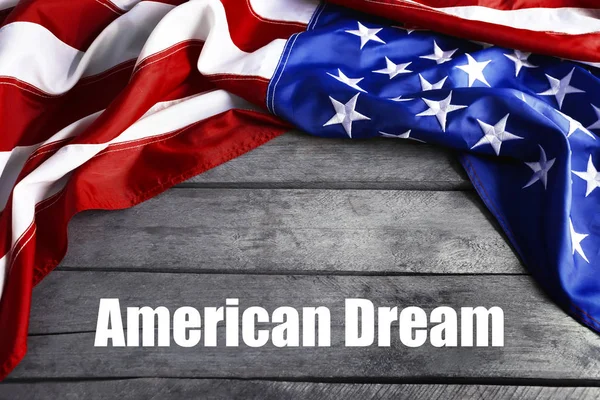 Text AMERICAN DREAM