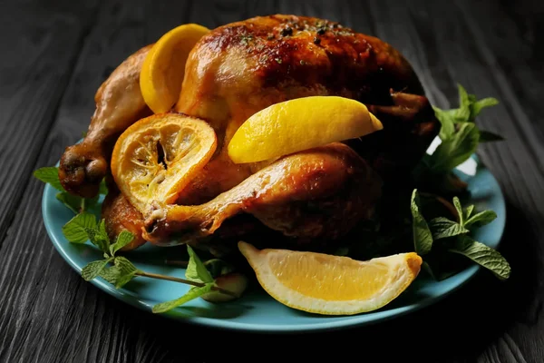 Pollo al forno fatto in casa con limone — Foto Stock