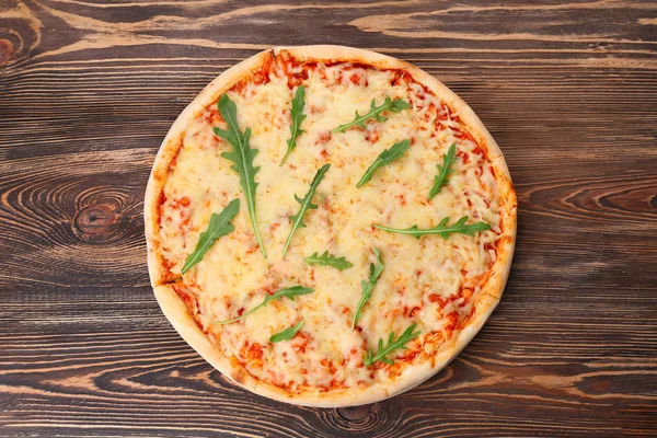 Pizza deliciosa com queijo derretido — Fotografia de Stock