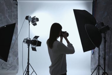 Kadın fotoğrafçı Studio çalışma