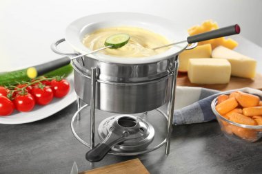 Sebze ve peynir fondü