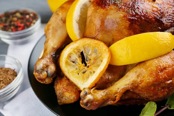 Pollo casero al horno con limón — Foto de Stock