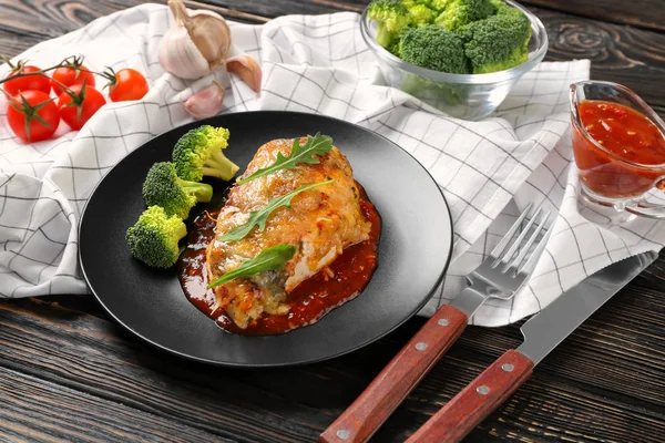 Delicious chicken parmesan meal — Stock Photo, Image