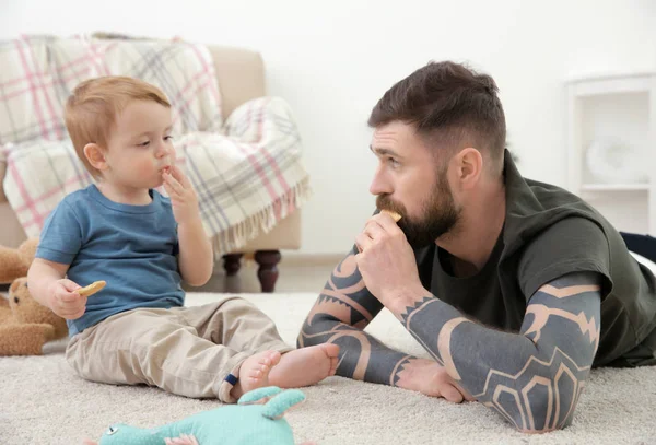 Handsome Tattooed Young Man Playing Cute Little Boy Home — Stock Photo, Image