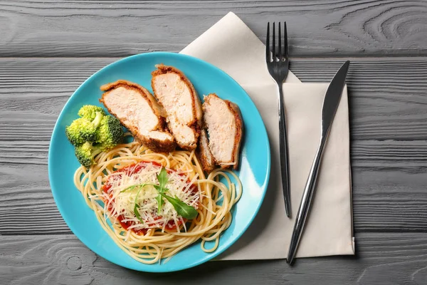 Tasty pasta with chicken — Stock Photo, Image