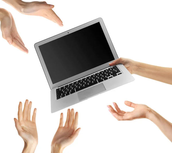 Női kezében laptop — Stock Fotó