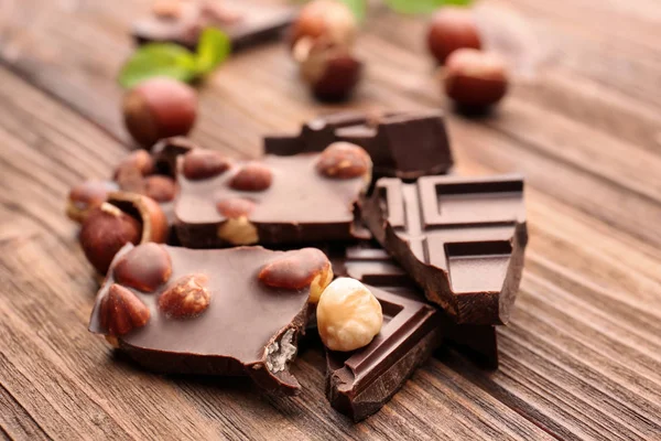 Brutna chokladbitar — Stockfoto