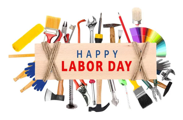 Holztafel mit Text Happy Labor Day und verschiedenen Werkzeugen auf weißem Hintergrund — Stockfoto