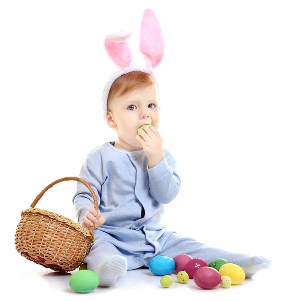 Schattige kleine baby in bunny oren — Stockfoto