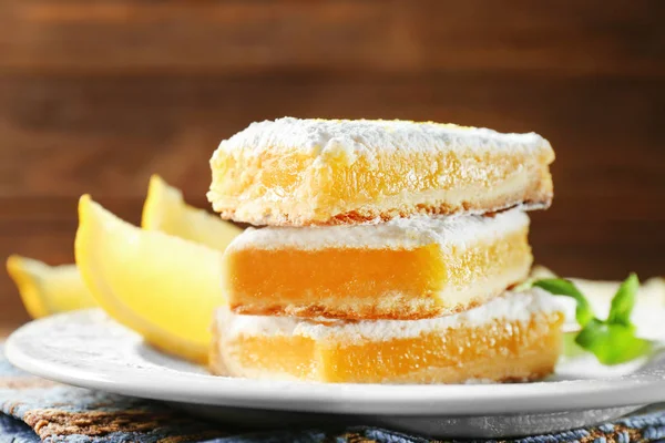 Leckere Zitronenkuchenriegel stapeln — Stockfoto
