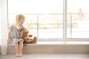 Şirin küçük kız. 