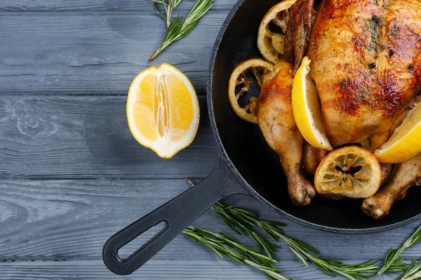 Hausgemachtes gebackenes Hühnchen — Stockfoto