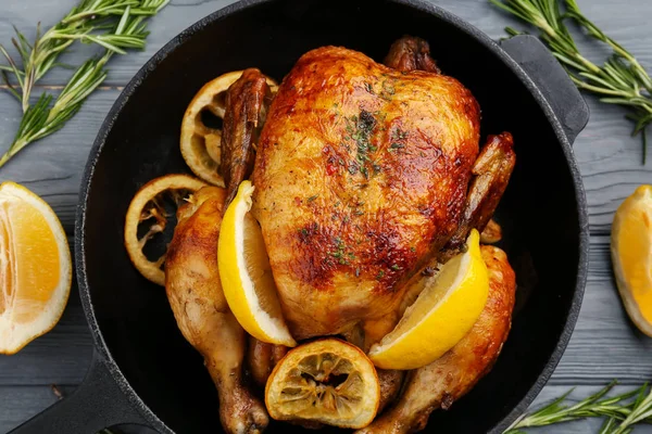 Hausgemachtes gebackenes Hühnchen — Stockfoto