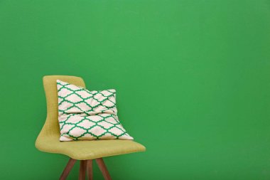 Yastık ile rahat sandalye 