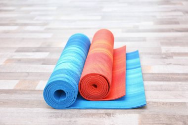 İki Yoga paspaslar 