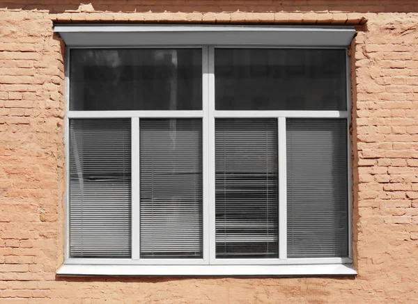 Edificio con ventana de plástico metálico moderno — Foto de Stock