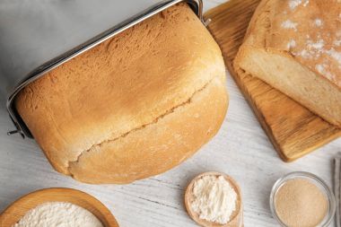 Somun ekmek makinesi pan ve malzemeler ahşap tablo