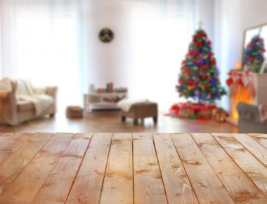 Noel kutlaması için oda dekore edilmiş