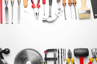 Beyaz arka plan üzerinde metin için yer ile carpenter'ın araçlar kümesi