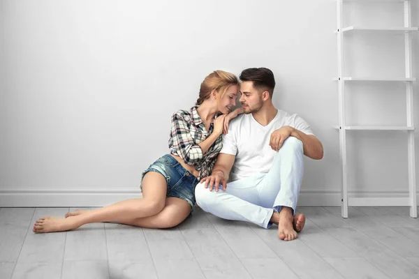 Feliz pareja joven —  Fotos de Stock