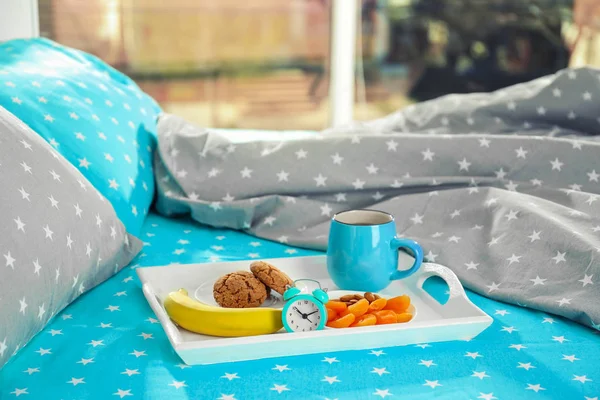 Delicious breakfast in bed — Stock Photo, Image