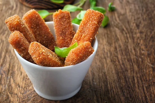 Cuenco con palitos de queso — Foto de Stock