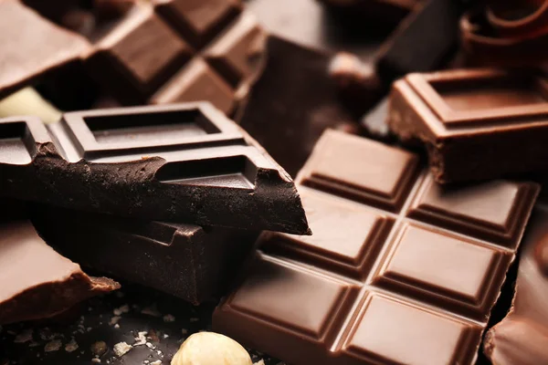 Trozos de chocolate rotos — Foto de Stock