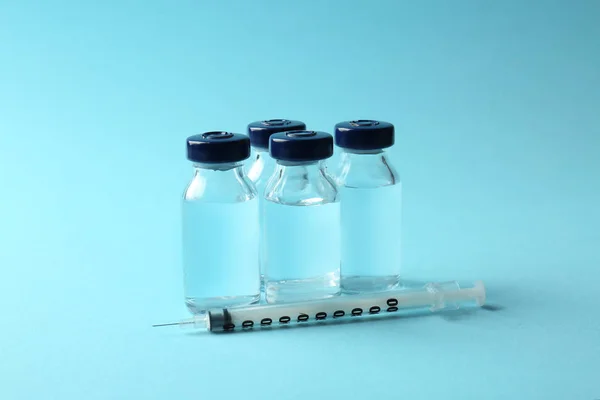 Impfstoff in Fläschchen mit Spritze — Stockfoto