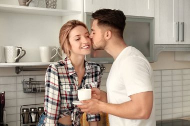 Çay içme mutlu genç Çift