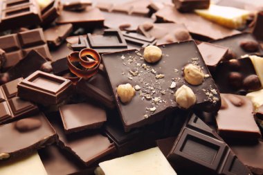 Kırık çikolata parçaları 