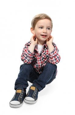 Şirin küçük çocuk.